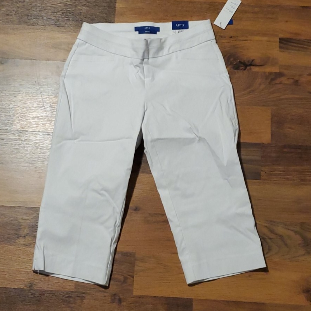 NWT Apt 9 Capri